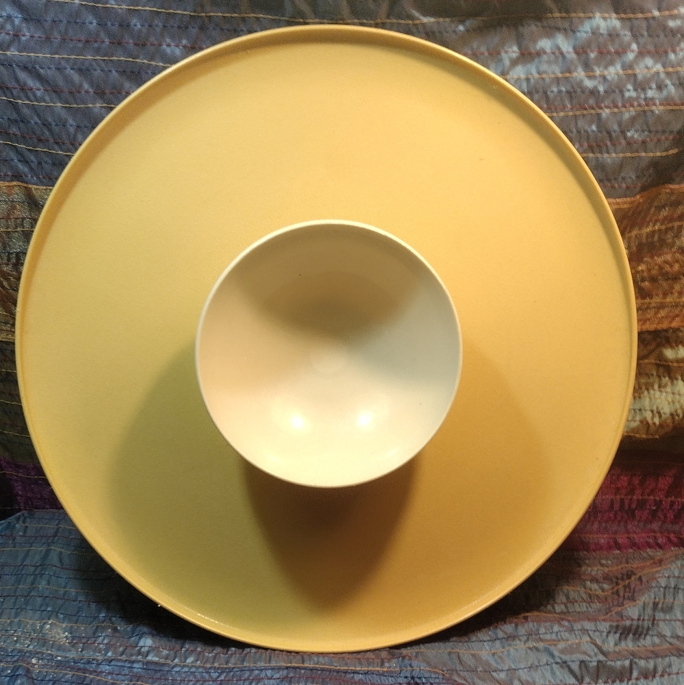 2 Tupperware Dip-n-serve Trays 1 bowl ( no lid for bowl )